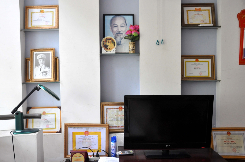 trai tim thuc bach nguoi phu nu viet 14000 buc thu tim mo liet si