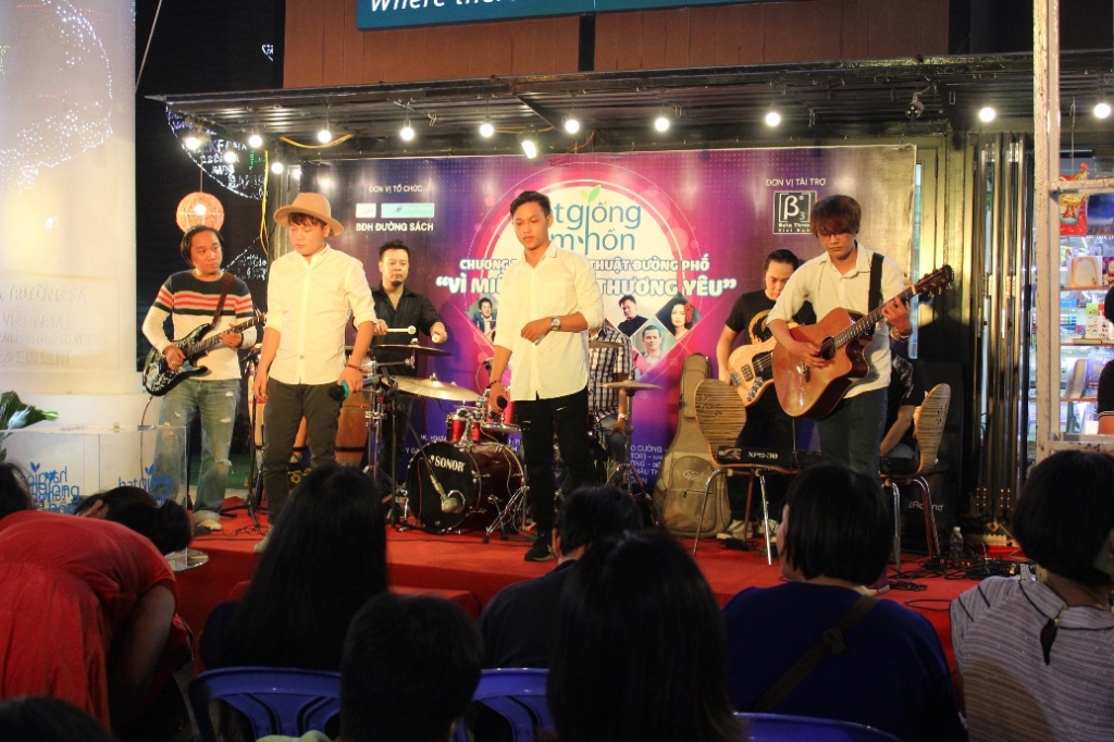 am nhac duong pho huong ve mien trung