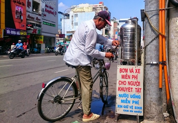 hem ong tien giua long thanh pho