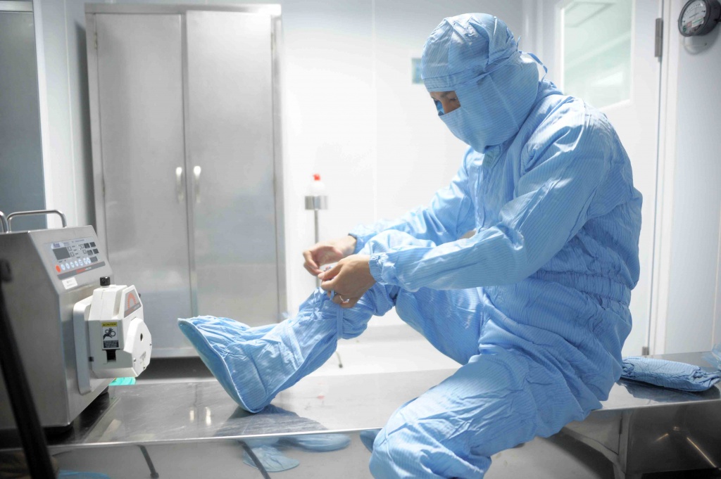 Cận cảnh quy trình bào chế vắcxin cúm mùa và H5N1 từ đàn gà Pháp can canh quy trinh bao che vacxin cum mua va h5n1 tu dan ga phap