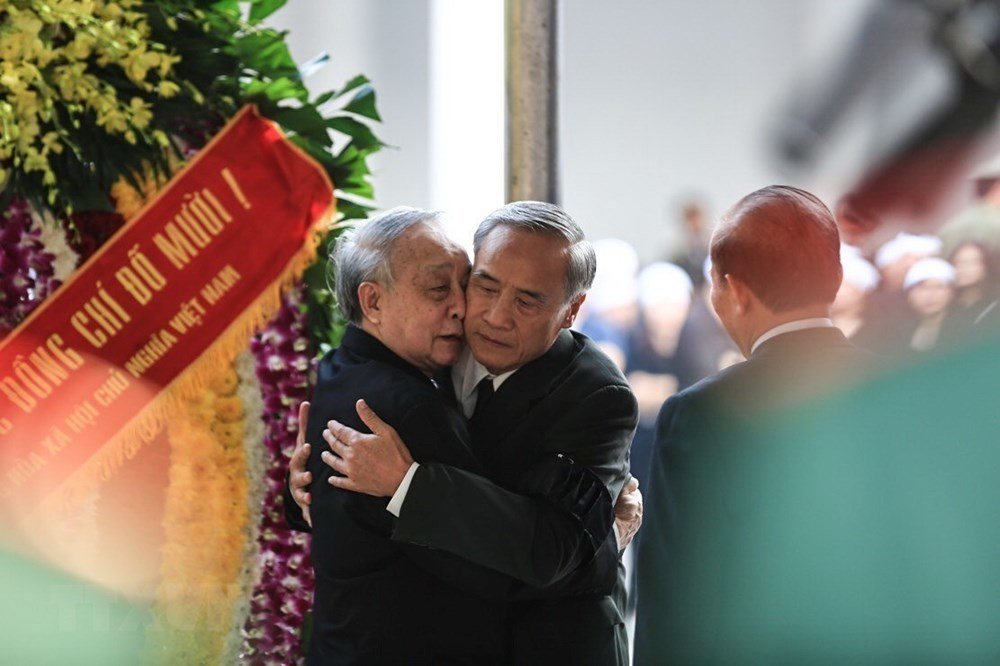 hinh anh xuc dong tai le tang nguyen tong bi thu do muoi