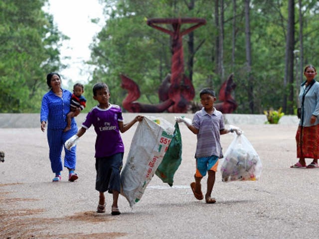 khong phai tien hoc sinh cua ngoi truong nay duoc dong hoc phi bang thu ma chung ta dang vut di moi ngay