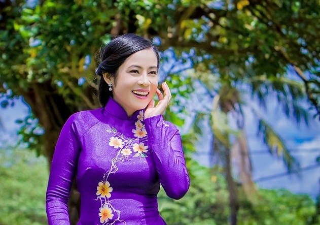 dien vien phim ai my nhan dien ao dai tai hien vai dien