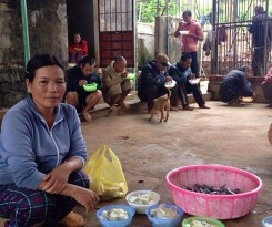 Vợ chồng tài xế nghèo cưu mang gần 100 người cơ nhỡ, khó khăn