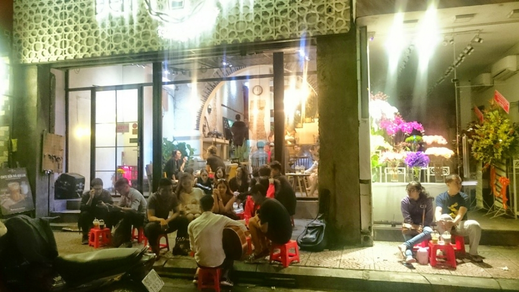 ca phe xuyen dem trao luu moi cua gioi tre sai gon