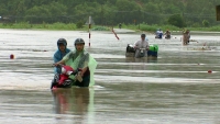 mua lon thuy dien xa lu phu yen cho hoc sinh o vung lut nghi hoc