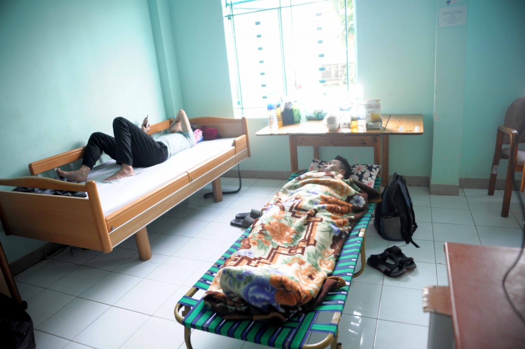 khanh hoa sot xuat huyet gia tang benh vien qua tai benh nhan nam ghe xep