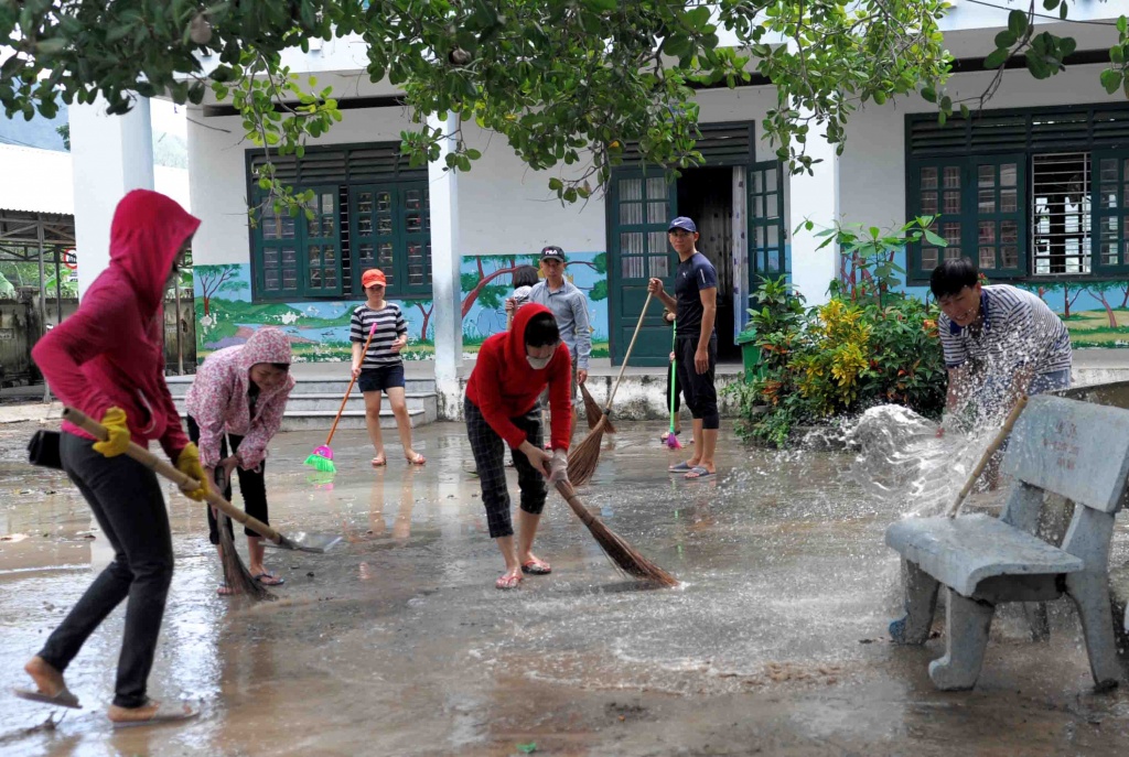 bao qua giao vien tp nha trang don 2011 toan bun va dat
