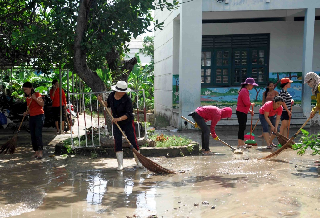 bao qua giao vien tp nha trang don 2011 toan bun va dat