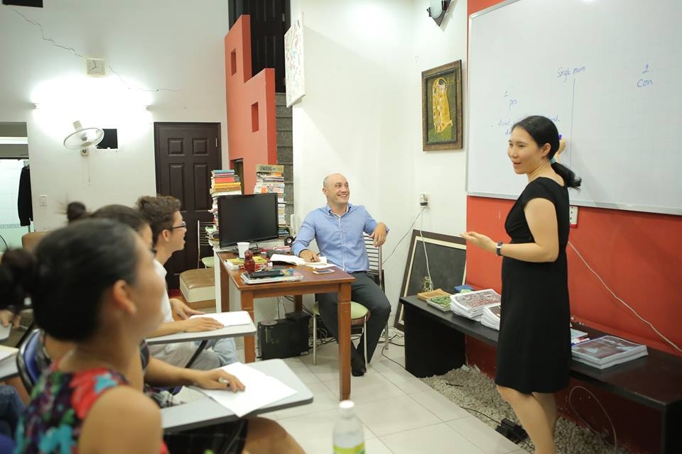 chang trai ngoai quoc bi tieng viet me hoac