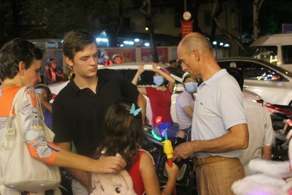Hà Nội, TP HCM rực rỡ đêm Noel ha noi tp hcm ruc ro dem noel