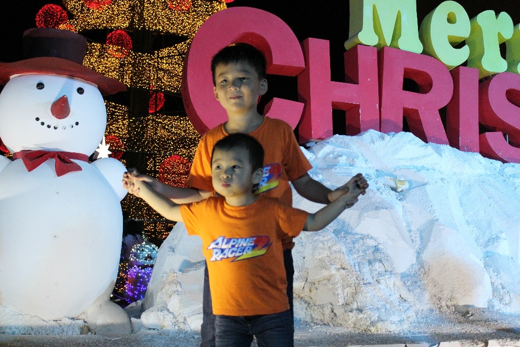 ha noi tp hcm ruc ro dem noel