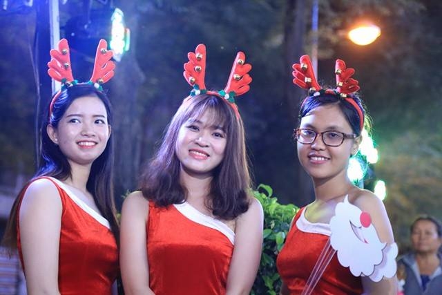 truc tiep ha noi tp hcm ruc ro dem noel
