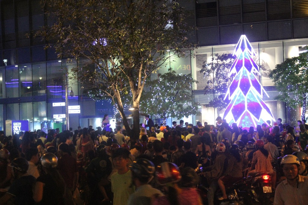 truc tiep ha noi tp hcm ruc ro dem noel