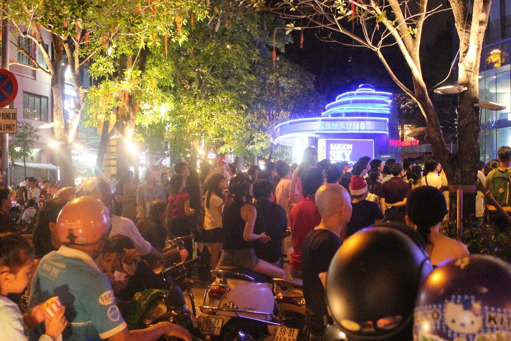 truc tiep ha noi tp hcm ruc ro dem noel