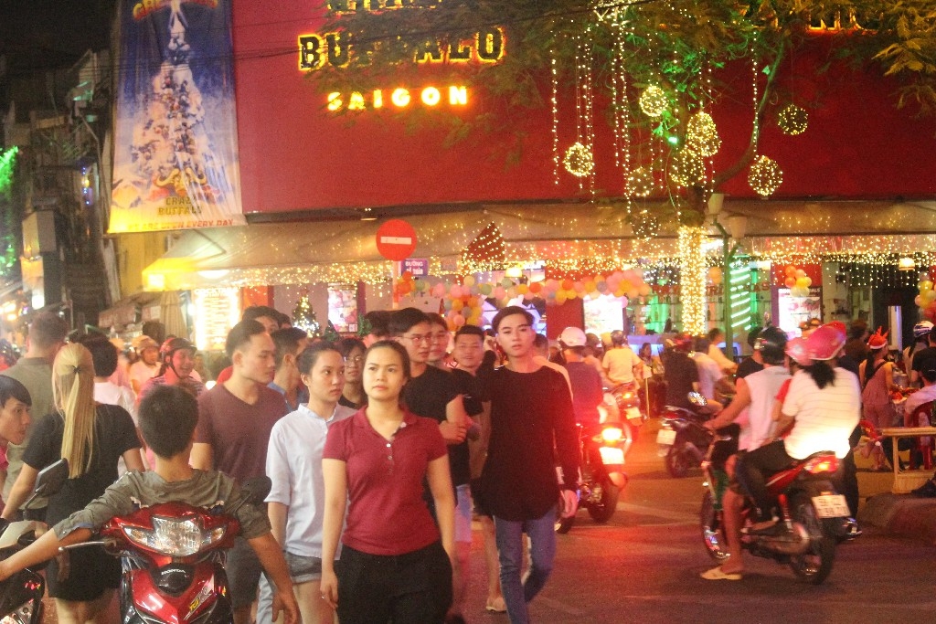truc tiep ha noi tp hcm ruc ro dem noel
