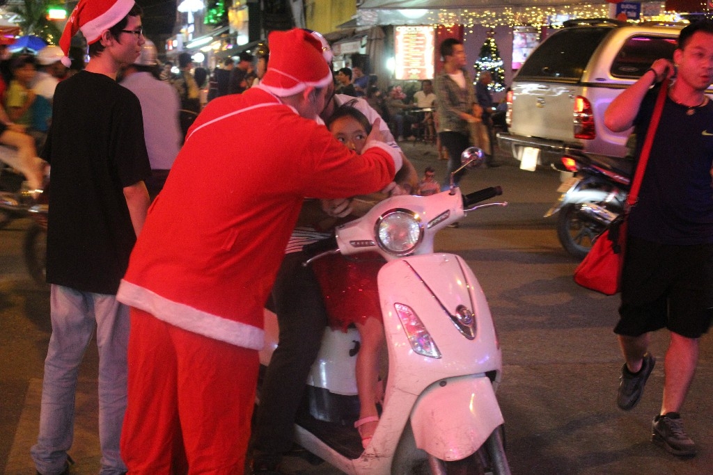 truc tiep ha noi tp hcm ruc ro dem noel