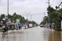 hue mua to ngap sau nuoc tran vao nha dan o trung tam thanh pho