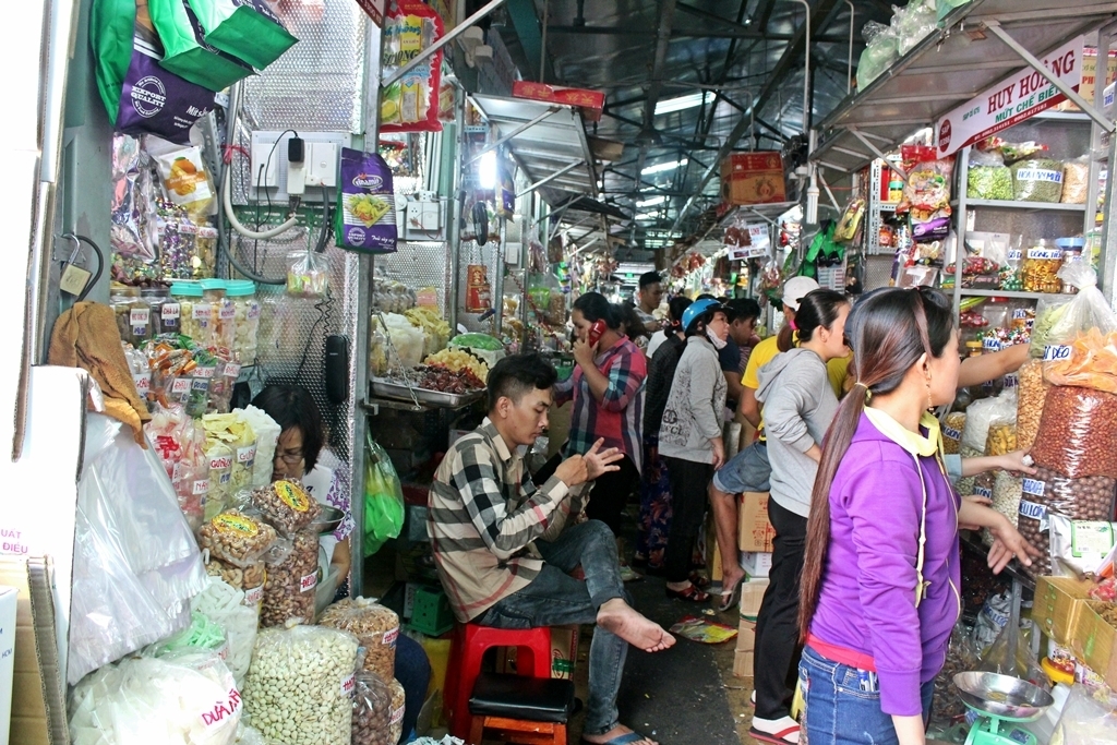thi truong banh keo soi dong nhung ngay cuoi nam