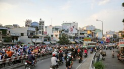 TP HCM: Người dân gặp 'ác mộng' khi qua cầu Nhị Thiên Đường