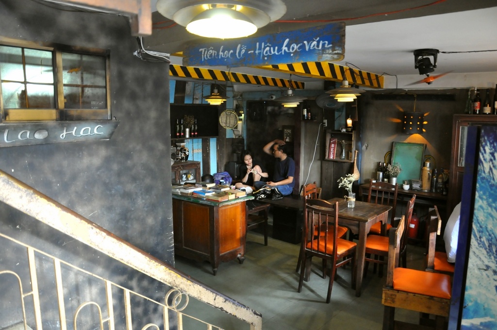 la o ha c qua n cafe da m chat hoai co an minh ben dong kenh xanh