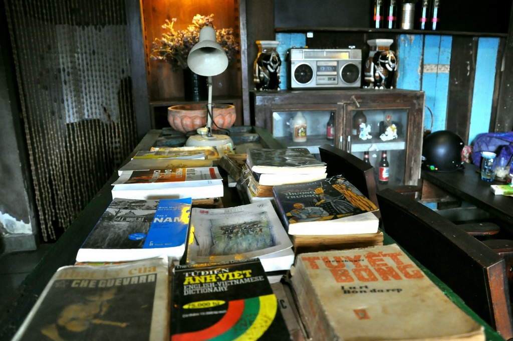 la o ha c qua n cafe da m chat hoai co an minh ben dong kenh xanh