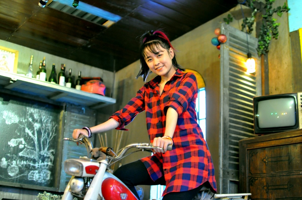 la o ha c qua n cafe da m chat hoai co an minh ben dong kenh xanh