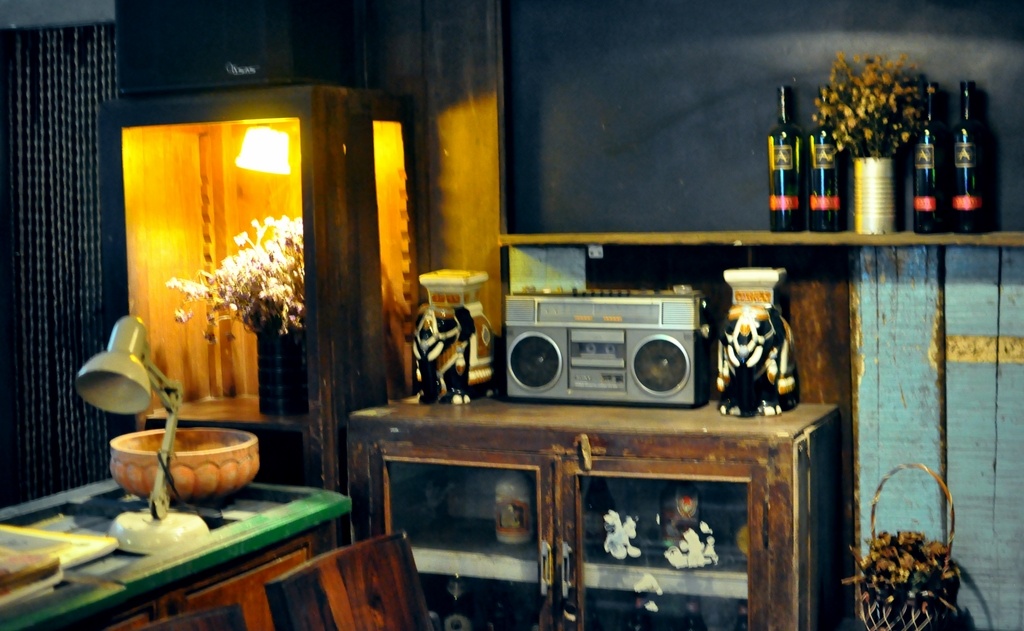 la o ha c qua n cafe da m chat hoai co an minh ben dong kenh xanh