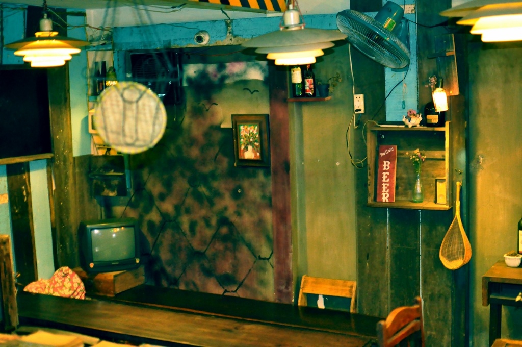 la o ha c qua n cafe da m chat hoai co an minh ben dong kenh xanh