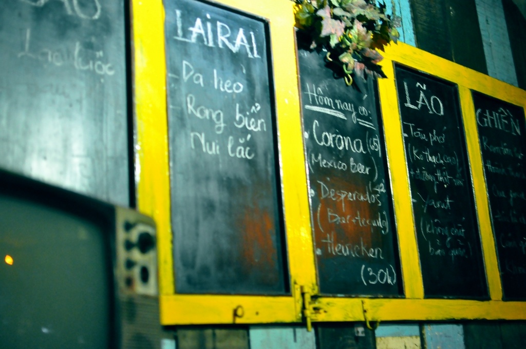 la o ha c qua n cafe da m chat hoai co an minh ben dong kenh xanh