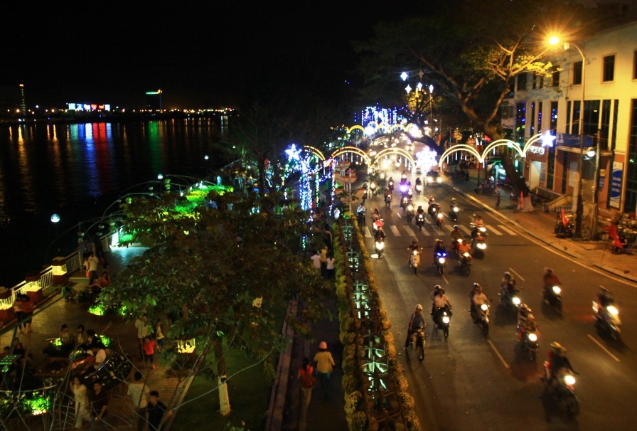 diem check in cuc hot mua le hoi phao hoa da nang