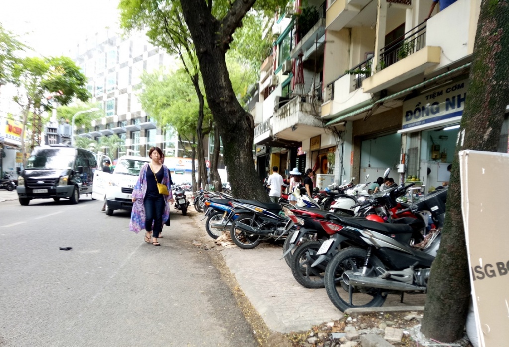 Chùm ảnh: Ông Đoàn Ngọc Hải ngưng 'xuống đường', vỉa hè lại như chưa từng được dẹp chum anh ong doan ngoc hai ngung xuong duong via he lai nhu chua tung duoc dep