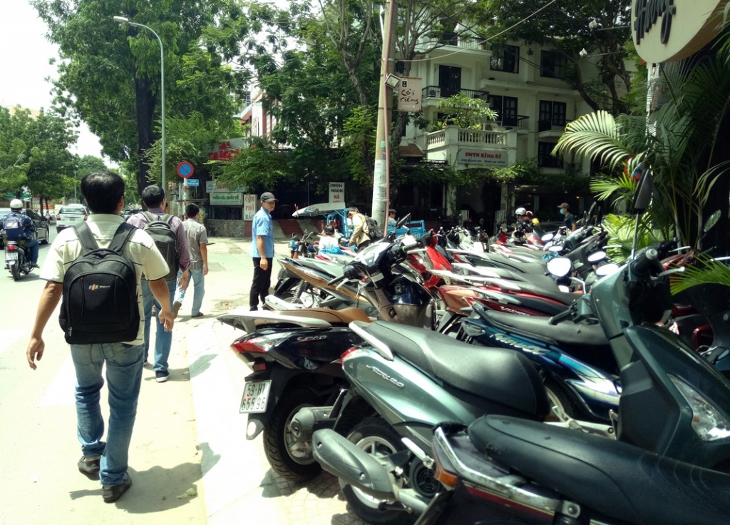 Chùm ảnh: Ông Đoàn Ngọc Hải ngưng 'xuống đường', vỉa hè lại như chưa từng được dẹp chum anh ong doan ngoc hai ngung xuong duong via he lai nhu chua tung duoc dep