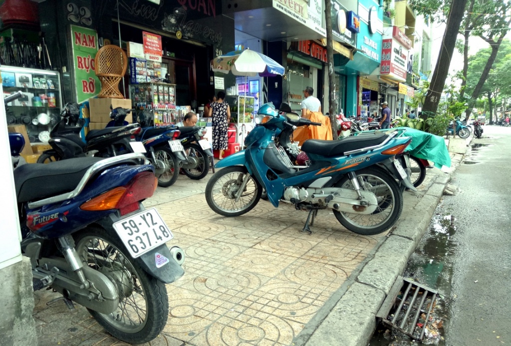 Chùm ảnh: Ông Đoàn Ngọc Hải ngưng 'xuống đường', vỉa hè lại như chưa từng được dẹp chum anh ong doan ngoc hai ngung xuong duong via he lai nhu chua tung duoc dep