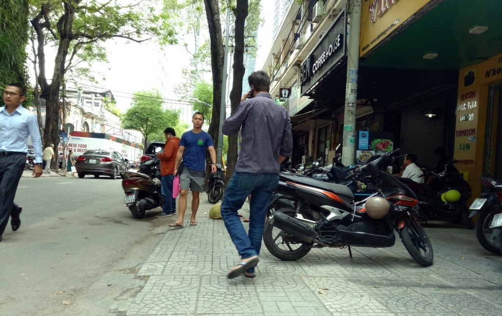 Chùm ảnh: Ông Đoàn Ngọc Hải ngưng 'xuống đường', vỉa hè lại như chưa từng được dẹp chum anh ong doan ngoc hai ngung xuong duong via he lai nhu chua tung duoc dep