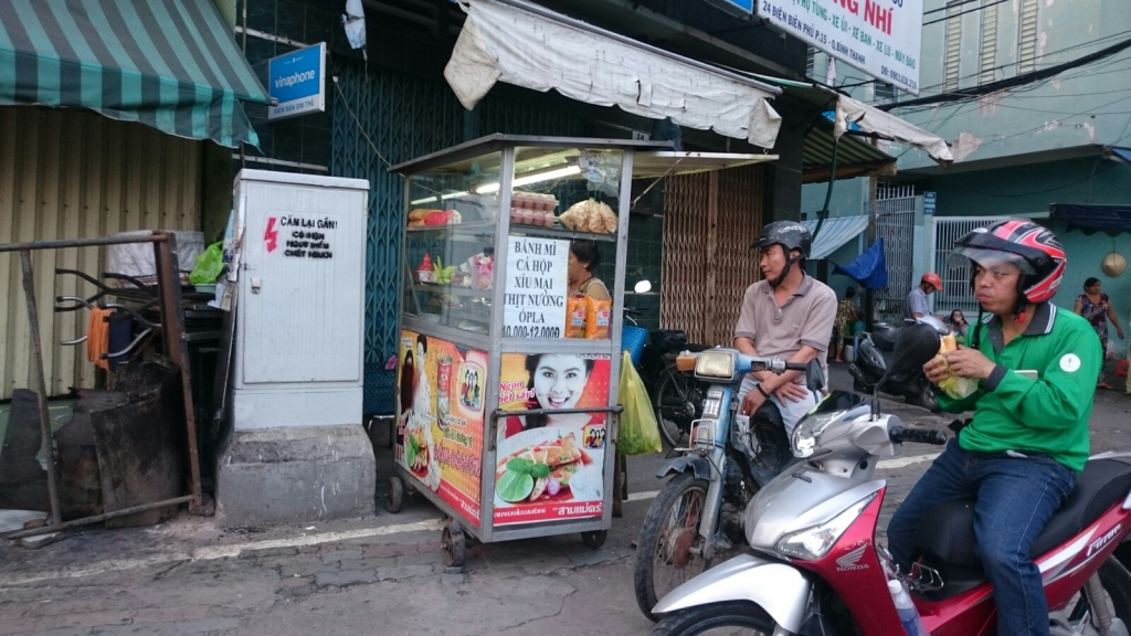 om tram bien ap muu sinh bat chap tu than rinh rap