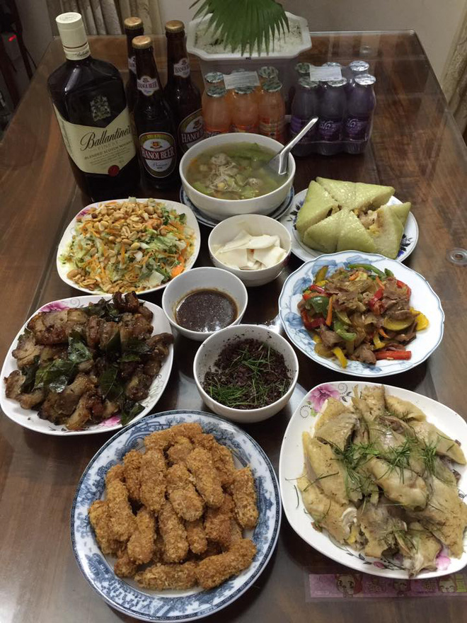 khoe mam com 450 nghin cho gia dinh 4 nguoi an me tre bi gach da toi tap vi chem gio