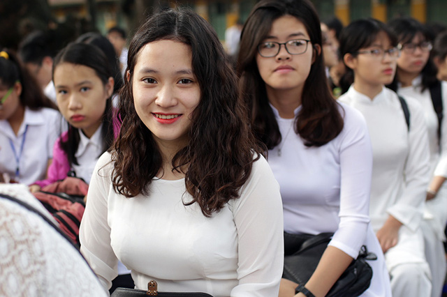 Nữ sinh Hà Nội xinh đẹp trong ngày bế giảng nu sinh ha noi xinh dep trong ngay be giang