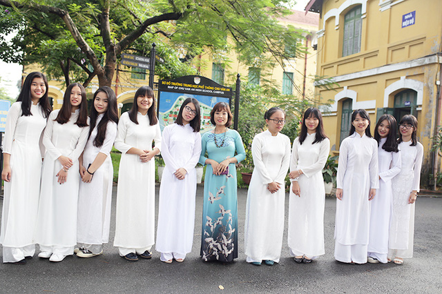 Nữ sinh Hà Nội xinh đẹp trong ngày bế giảng nu sinh ha noi xinh dep trong ngay be giang