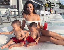 Bà mẹ hai con được mệnh danh 'sexy nhất mạng xã hội'