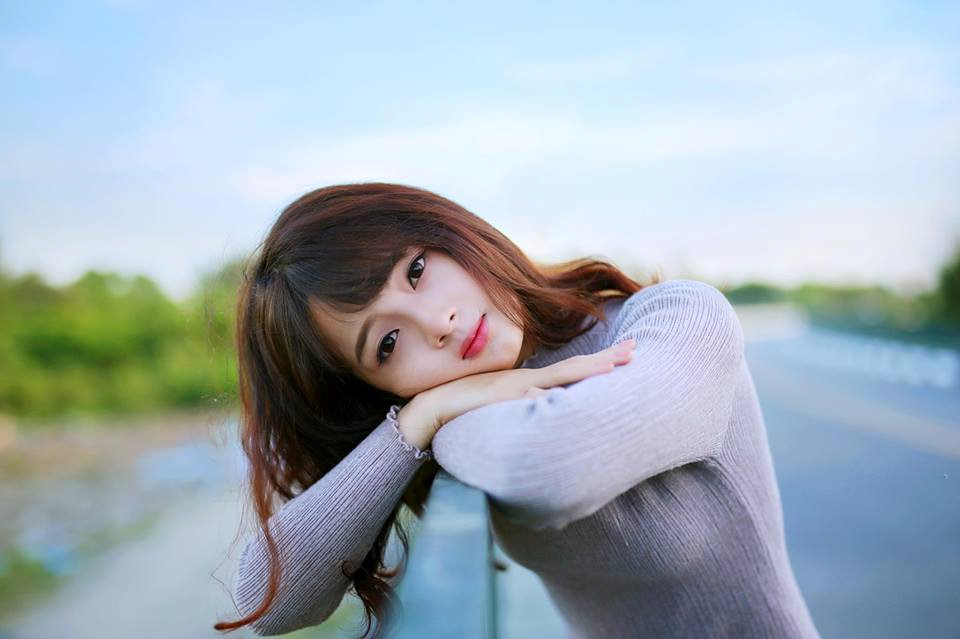 ba co gai duoc gan mac hot girl tren mang gio ra sao