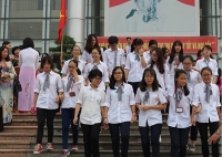 hoc sinh ha noi amsterdam bung no tren san khau kich