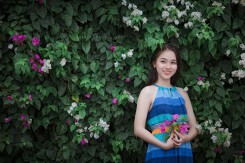 Nữ sinh 2K Hà Thành đẹp trong sáng bên dàn hoa giấy