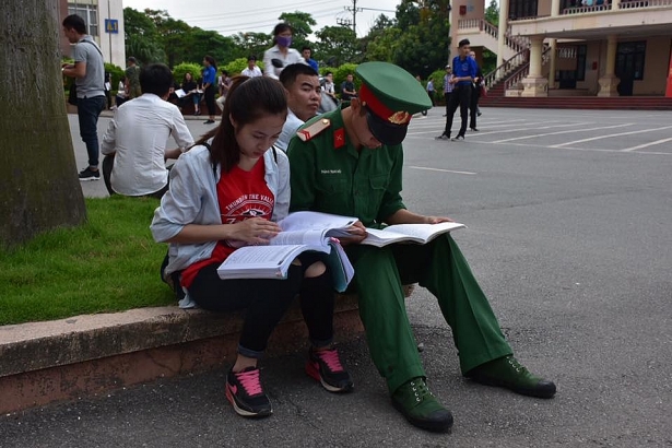 sang nay bat dau lam bai thi ngu van thpt quoc gia 2017