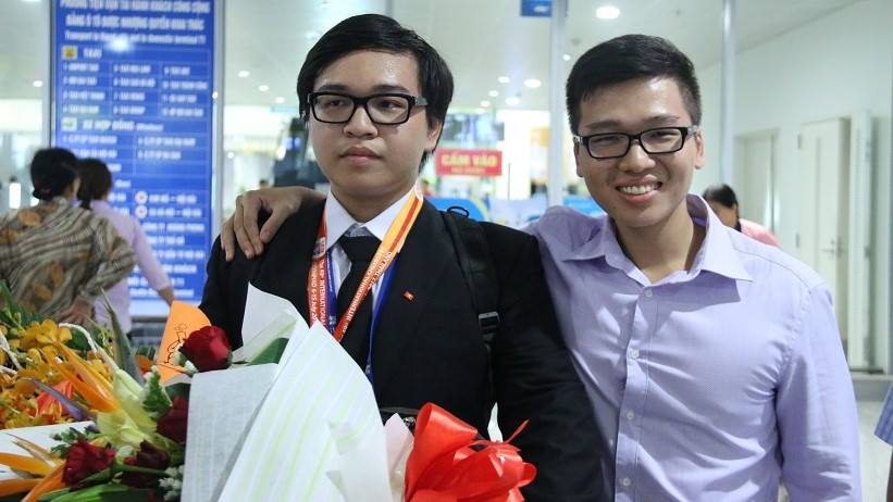 nha co 2 anh em deu gianh huy chuong olympic quoc te