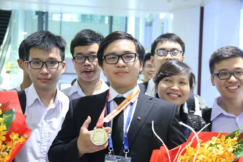 nha co 2 anh em deu gianh huy chuong olympic quoc te