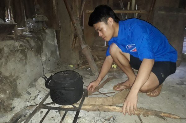 thi sinh dan toc an rau rung cham toi uoc mo tro thanh bac si