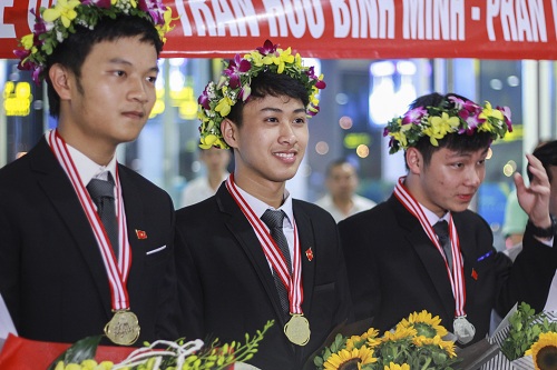 nam sinh quang binh bao ve thanh cong huy chuong vang vat ly