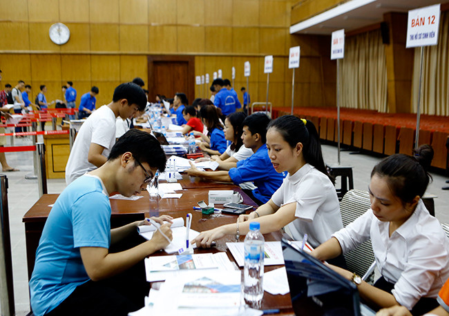 4 chang trai vang den dh bach khoa ha noi nhap hoc