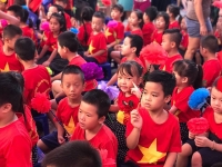thay hieu truong hoa than thanh ga trong trong ngay khai giang nam hoc moi